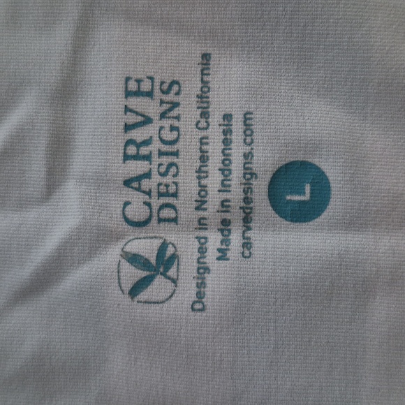 Carve Designs Cropped Rashguard - Picture 3 of 4